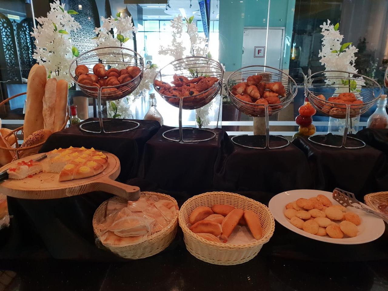 Al Jawhara Hotel Apartments Дубай Екстериор снимка